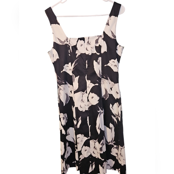 White House Black Market Black Tulip Dress EUC - Picture 3 of 6